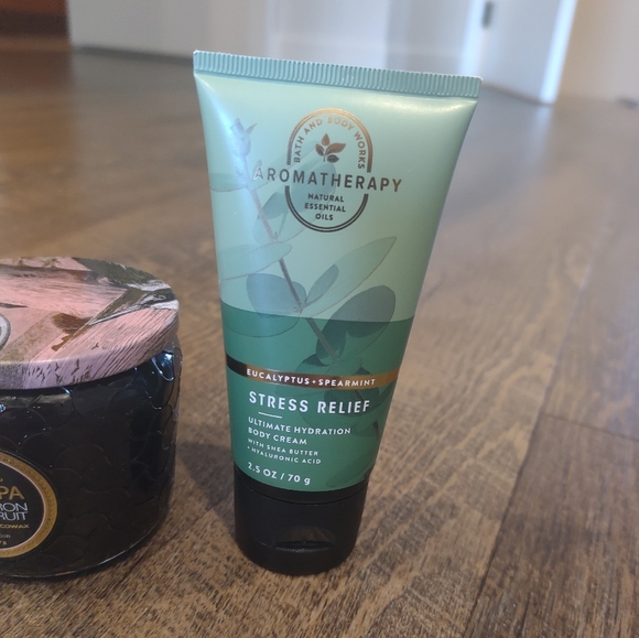 Set of three mini candles and hand cream, Amberjack, Voluspa, Aromatherapy - Picture 4 of 9